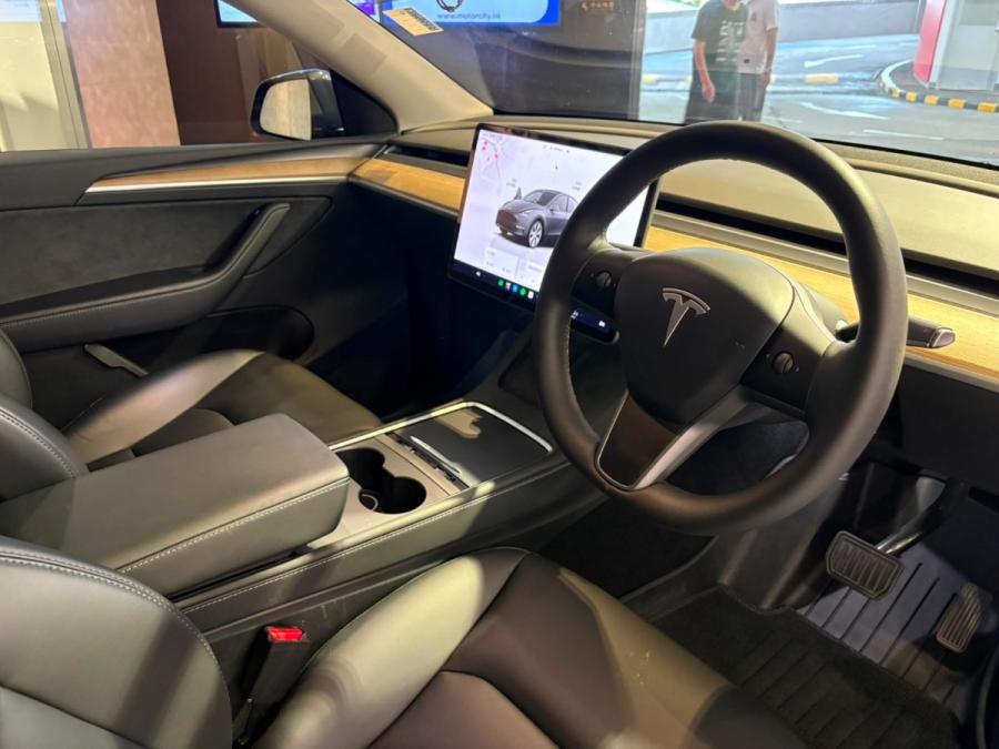 Model Y Standard Range - Image 3